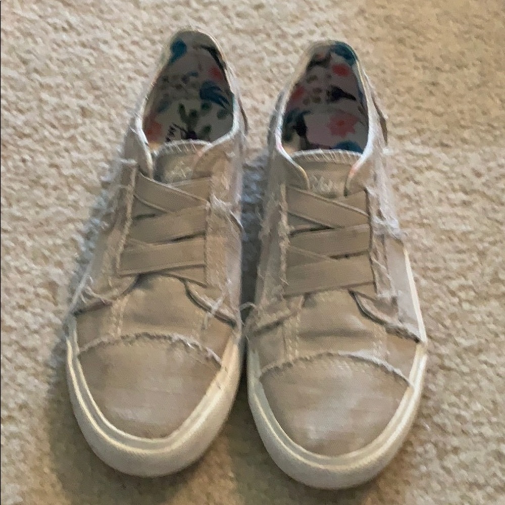 Girls Beige canvas shoes